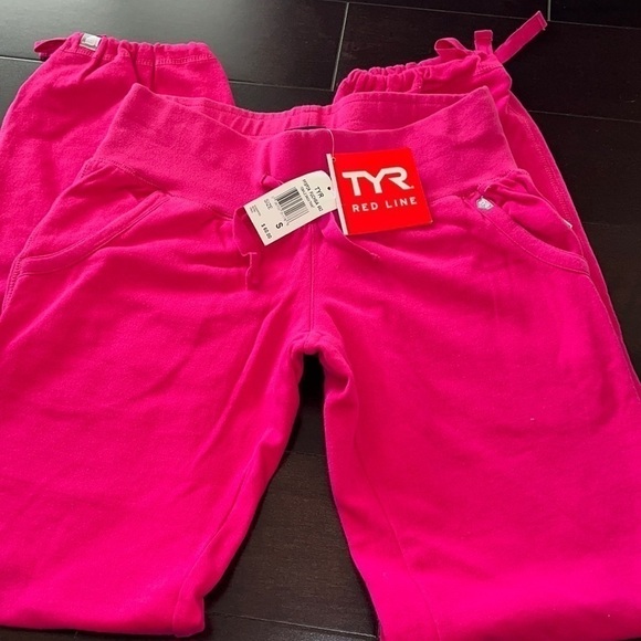 TYR | Fuchsia Sweatpants - Women size Small.  NWTS Barbie Core - Picture 1 of 9